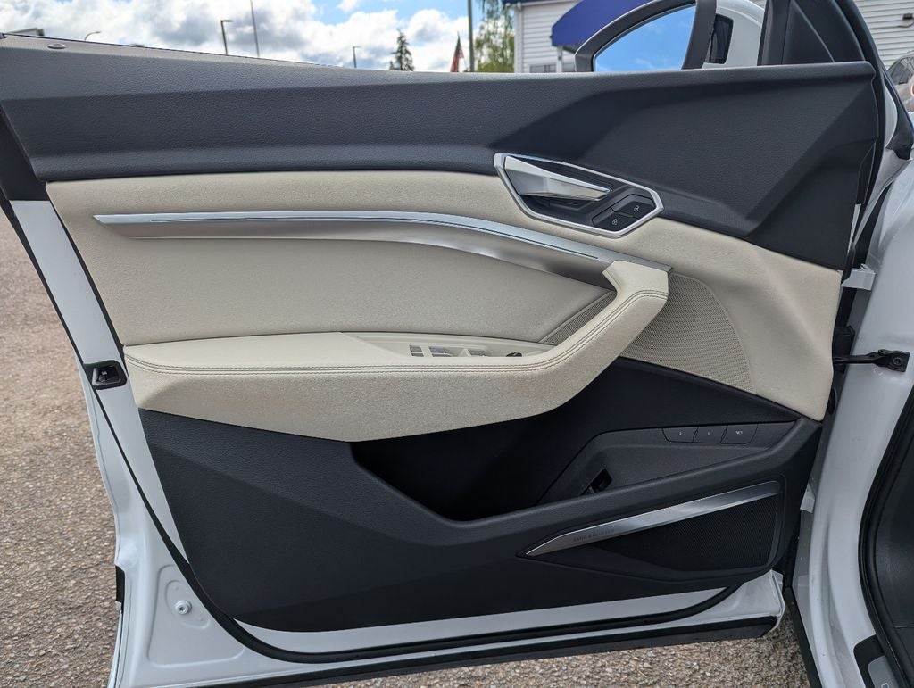 2024 Audi Q8 e-tron Premium Plus