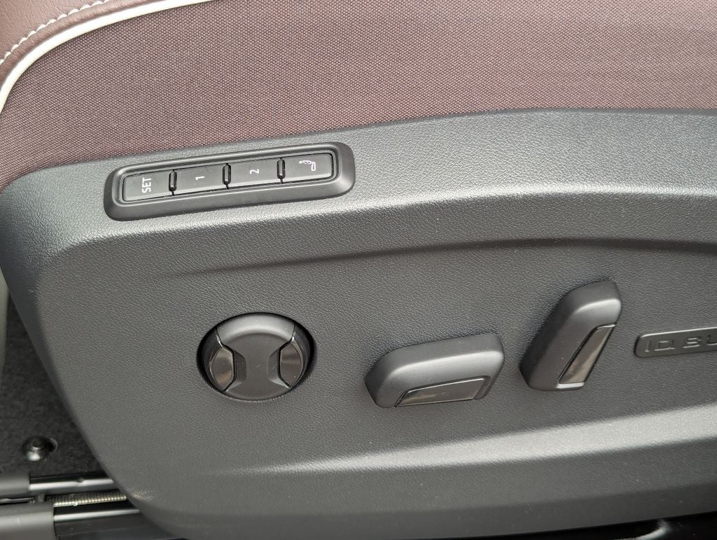 2025 Volkswagen ID. Buzz Pro S Plus