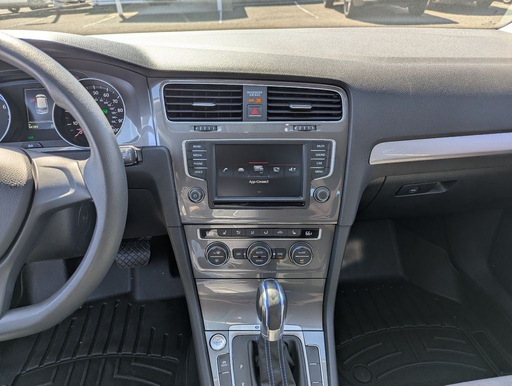 2016 Volkswagen e-Golf SE