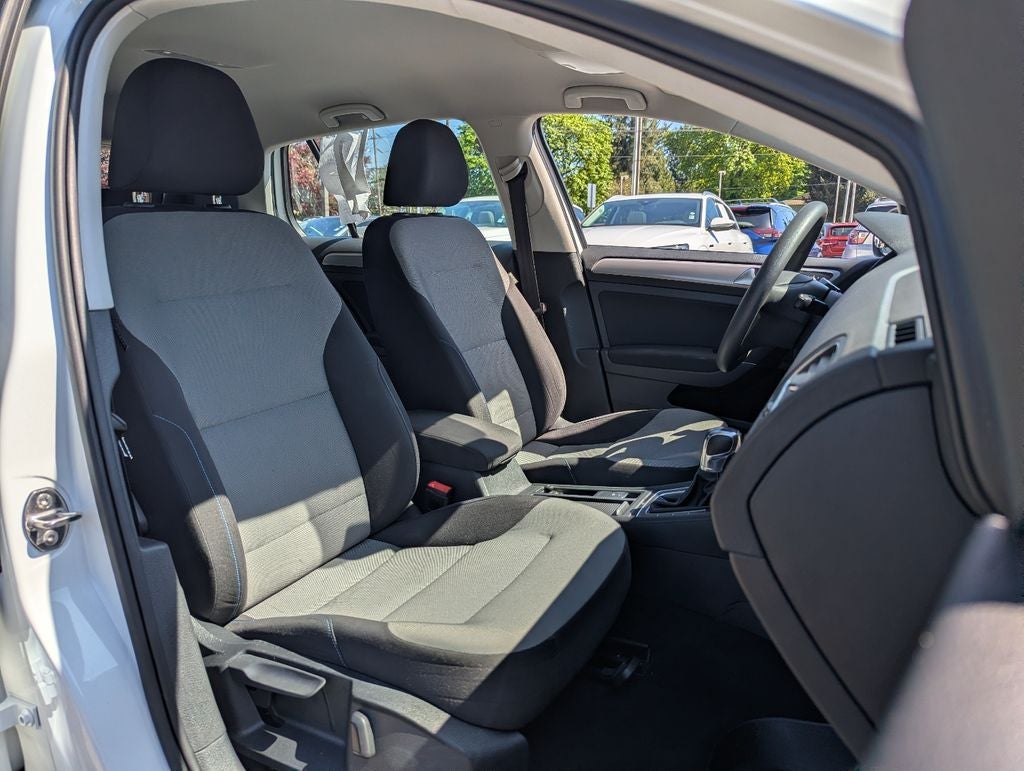 2016 Volkswagen e-Golf SE